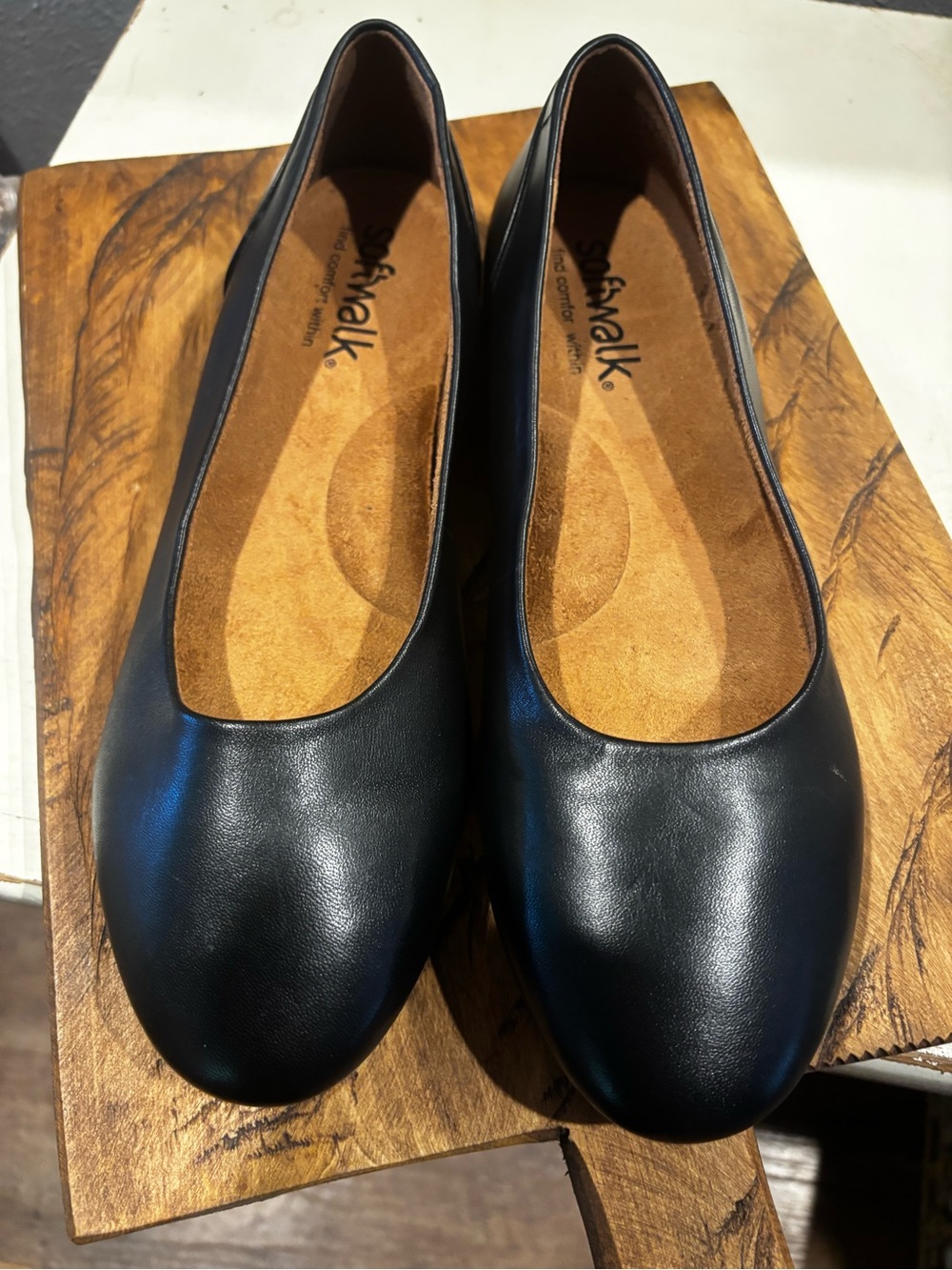 Women’s ballet flats by soft walk size 11 narrow